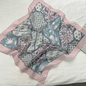 Damen quadratisches bedrucktes Seidentuch, vielseitiges florales Halstuch für Damen Frühling.