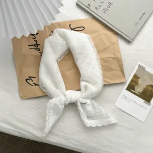Witte kanten vierkante sjaal Franse vintage holle hoofddoek elegante chique nekaccessoire