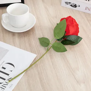 Fiora artificiale rosa rossa di seta finta stelo singolo per decorazione casa nozze