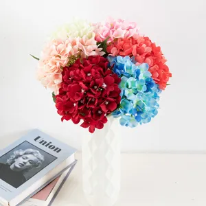 Magnifique bouquet de fleurs d'hortensia artificielles colorées avec vase blanc pour déco