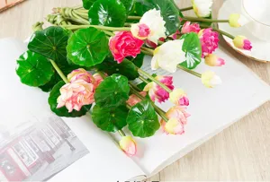 Artificial lotus flower bouquet detail, mini silk water lily for home decor and fish tank.