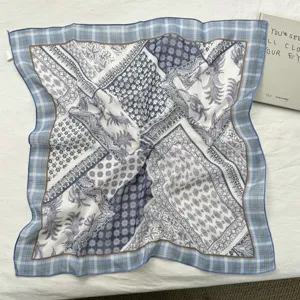 Sciarpa quadrata patchwork a quadri blu bohémien, fazzoletto floreale vintage donna.