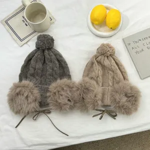 Plüsch Ohrenschützer Strickmütze Winter warme dicke Bommelmütze mit niedlichem Fellbällen.