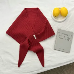 Bufanda triangular de punto rojo invierno cálido acogedor calentador de cuello con etiqueta