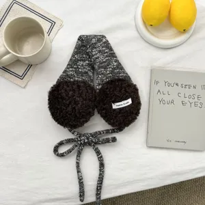 Winter gestrickte Plüsch Ohrenschützer, warme schwarz weiße Ohrwärmer mit Bändern.