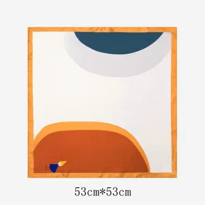 Κομψό μεταξωτό τετράγωνο μαντήλι 53x53cm με καλλιτεχνική ελαιογραφία για γυναίκες.