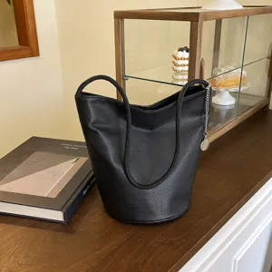 Sac Seau Rétro en Cuir PU pour Femmes Mode Casual Couleur Unie Sac Bandoulière Quotidien avec Décoration Chaîne