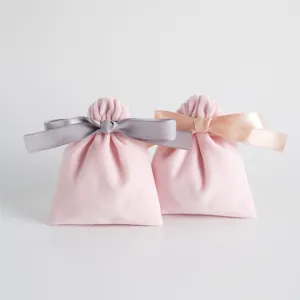 Rosa Samt Schmuckbeutel mit Schleife, weicher Kordelzug Geschenk Aufbewahrung Detail.