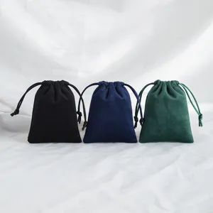 Samt Kordelzug Beutel Detailansicht, weisse kleine Schmuckaufbewahrung Tasche, farbig.