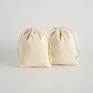 Detailansicht beige Samt Beutel mit Kordelzug für edlen Schmuck Geschenke Verpackung.