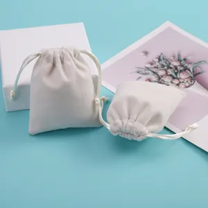 Beige Samt Kordelzug Schmuckbeutel Geschenk Aufbewahrung Tasche Detailansicht, sehr weich.