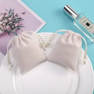 Off-white Samt Kordelzug Schmuckbeutel Geschenk Aufbewahrungstasche Detailansicht.