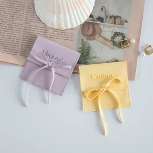 Mikrofaser Samt Schmuckbeutel mit Schleife, ideal für Ringe, Halsketten und kleine Geschenke.