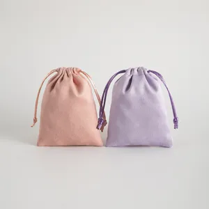 Weicher Samtschmuckbeutel mit Kordelzug, ideal für kleine Geschenke, Gastgeschenke und Accessoires.