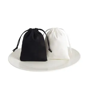 Schwarze und weiße Samt Kordelzug Schmuckbeutel Set, kleine Geschenktüten für Hochzeit.