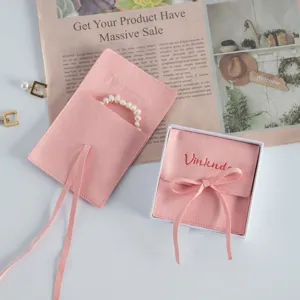 Sacchetto per gioielli in velluto microfibra rosa con nastro e scatola regalo collane.