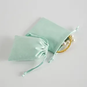 Set di sacchetti per gioielli in velluto verde menta con coulisse, borse regalo morbide per accessori.