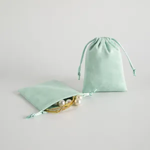 Sacchetto con coulisse in velluto verde menta per gioielli e regali, custodia morbida flanella.