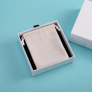 Beigefarbener Samt Kordelzug Schmuckbeutel mit weißer Geschenkbox für Ohrringe und Geschenke