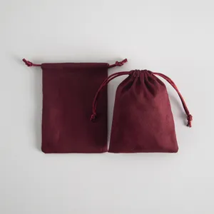 Samt Kordelzug Beutel Detail, dunkelrote Flanell Geschenktasche, weiche Schmuckverpackung.