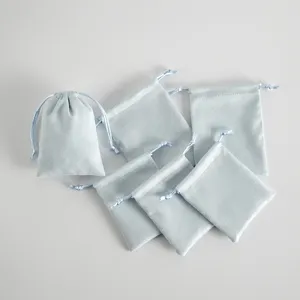Hellblaue Samt Kordelzucken Beutel für Schmuckaufbewahrung, Geschenke und kleine Accessoires.
