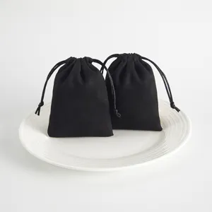 Schwarze Samt Beutel mit Kordelzug für Schmuck, Geschenke und kleine Accessoires. 2er Pack.