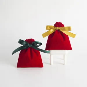 Roter Samt Schmuckbeutel mit Schleife, ideal für kleine Geschenke und Ringe Aufbewahrung.