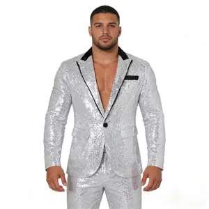 Completo da uomo con giacca e pantaloni in paillettes brillanti per festa disco nightclub dettaglio