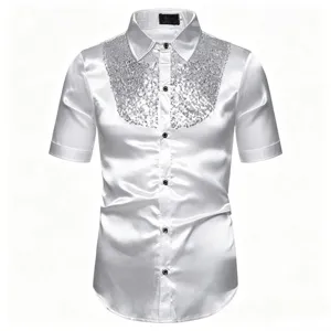 Chemise homme en satin à manches courtes avec sequins argentés étincelants sur la poitrine été.