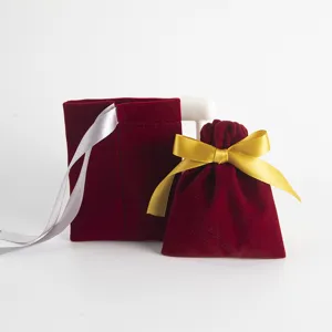 Rote Samt Schmuckbeutel mit Bändern, weiche Beutel mit Kordelzug für Geschenke und Aufbewahrung.