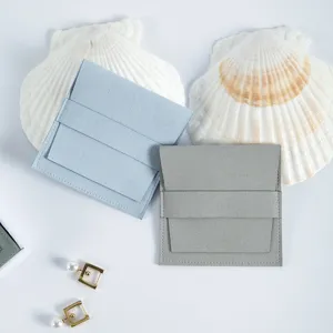 Detailansicht von Wildleder Schmuckbeutel, weiches Mikrofasermaterial, elegante Aufbewahrung.