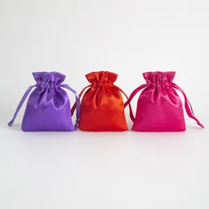 Seidenähnliche Kordelzugbeutel Dreierpack in bunten Farben für Schmuck und Geschenke.