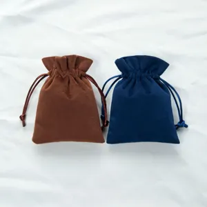 Set von zwei Samt Schmuckbeuteln mit Kordelzug, weiche Aufbewahrungstaschen für Accessoires.