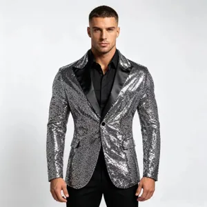 Squisito dettaglio di giacca blazer uomo con paillettes per spettacolo e festa.