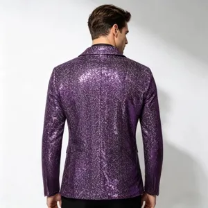 Vista posteriore del blazer con paillettes viola, elegante design da palcoscenico per uomo.