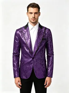 Vista detallada de chaqueta de lentejuelas moradas para hombre con solapas negras y un botón.