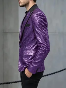 Detalle de blazer de lentejuelas moradas para hombre, chaqueta de escenario elegante.