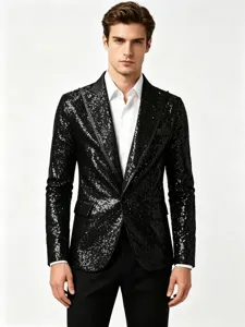 Vista detallada de la elegante chaqueta de traje negra con lentejuelas para hombre, ideal.