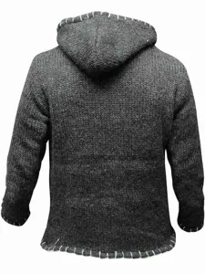 Pull en tricot à capuche gris foncé pour homme avec coutures blanches contrastées, manches.