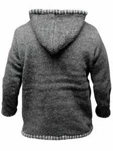 Pull à capuche en tricot gris foncé pour homme, vue détaillée avec coutures blanches contrastées.