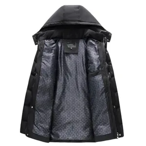 Schwarze Herren Winterkapuzenjacke mit warmem gestepptem Innenfutter für kalte Tage.