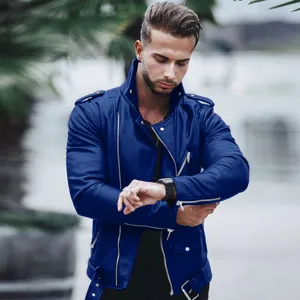 Veste en cuir bleu pour homme style moto avec fermeture eclair, vetement mode automne.
