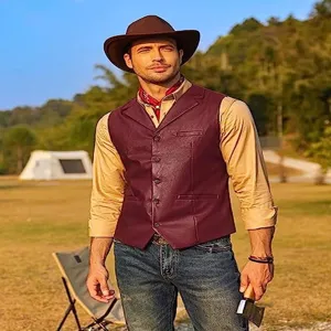 Gilet slim in pelle PU bordeaux da uomo, monopetto per look autunnale stile outdoor molto elegante.
