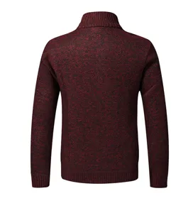 Vista dettaglio maglione uomo in maglia, tessuto rosso e nero, retro cardigan collo alto elegante.