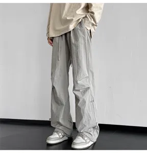 Pantalones paracaídas grises casuales para hombre y mujer, streetwear ancho y moderno.