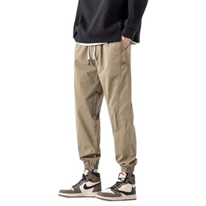Men casual cargo trousers loose fit khaki jogger pants with elastic drawstring waist for autumn.