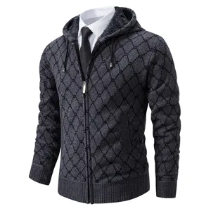 Gilet zippé à capuche pour homme en tricot gris foncé avec motif losanges classique.