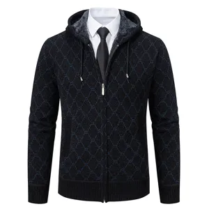 Gilet zippé en tricot doublé polaire pour homme avec motif losanges élégant et confortable.