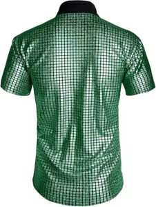 Vista detallada de camisa verde con lentejuelas de manga corta, top brillante para hombre.