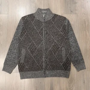 Herren Stehkragen Reißverschluss Strickjacke mit geometrischem Rautenmuster und warmem Strick.